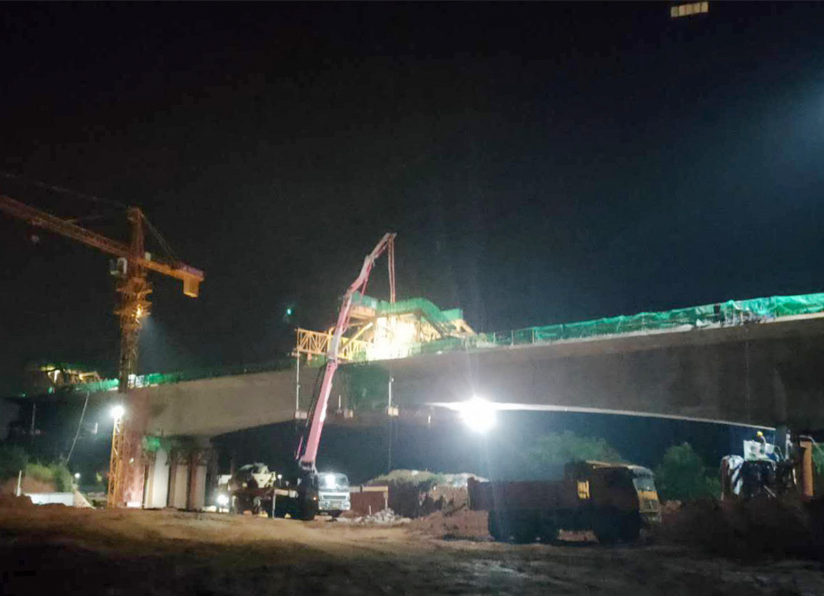 常益長(zhǎng)項(xiàng)目侍郎河大橋三座連續(xù)梁全部合龍_副本.jpg