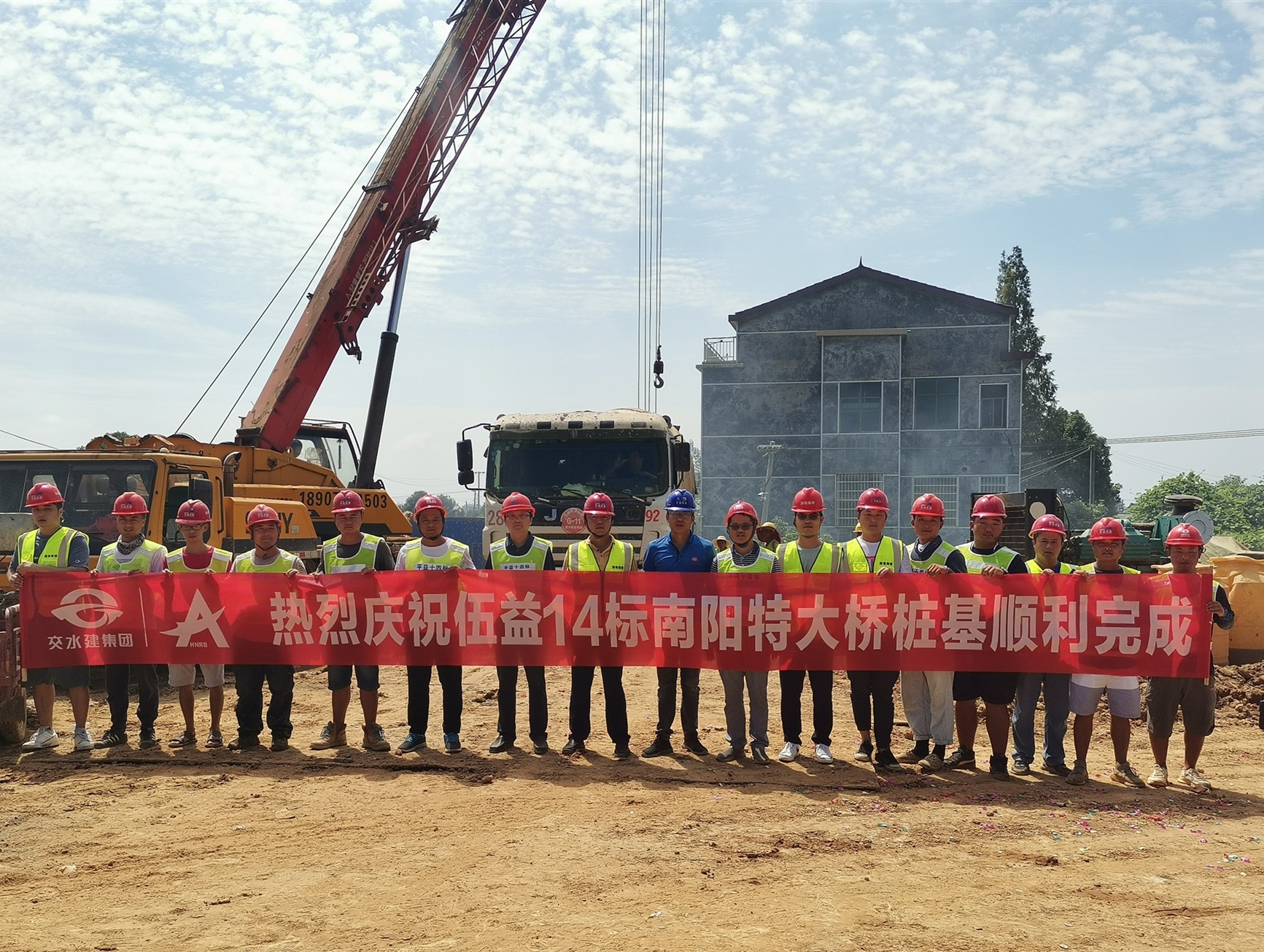 6下午2點完成最后一根樁基澆筑 (1)_副本.jpg