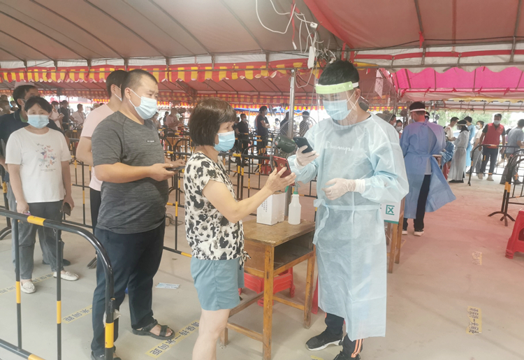 20220712 請黨放心、抗疫有我——中山坦洲項目助力當?shù)匾咔榉揽?圖2.jpg