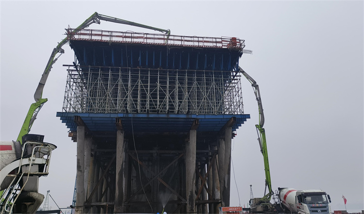 主墩11號(hào)墩0號(hào)塊第一?；炷翝仓?jpg