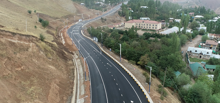 20240930 奧塔公路項(xiàng)目圓滿完成瀝青上面層攤鋪 圖3.png