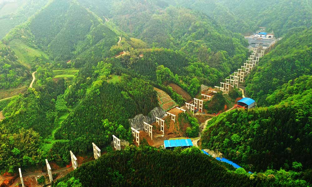 修建中的張官高速。資料圖