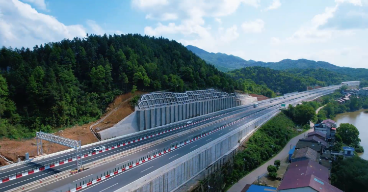 20250715149707.png K985+000抗滑樁段.png